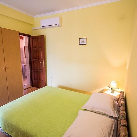 Sandra House With Apartment Umago Esterno foto